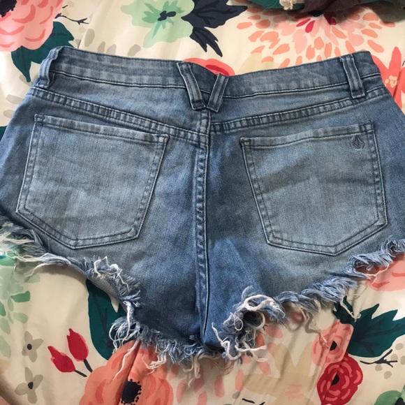 Volcom High Waisted Shorts - Picture 3 of 3